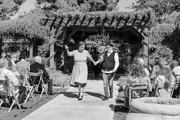 22_karaandkaty_Micah-Carling-Photography